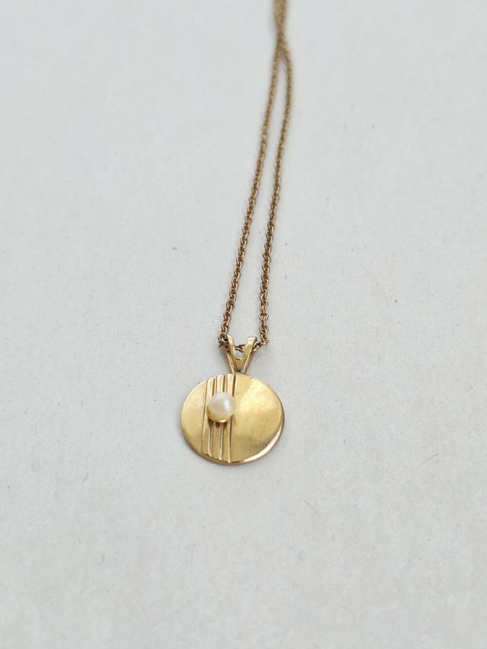 VTG Gold tone Pearl dainty Necklace Medallion Pendant coin mid century modern